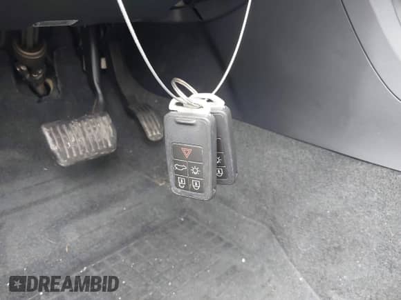 2018 Volvo S60 Inscription z VIN LYV402TKXJB162524, wystawiony jako IAAI lot #42219987 z przebiegiem 108 484 mil mil oraz . Historia ofert i sprzedaży dostępna na DreamBid. Obrazek 11.