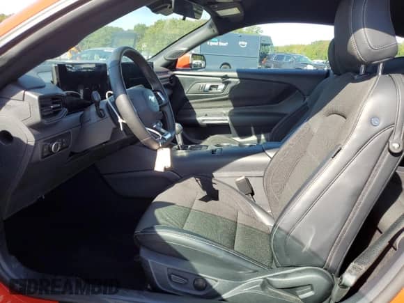 2024 Ford Mustang EcoBoost с VIN 1FA6P8TH8R5107731, выставлен на аукционе Copart как лот 84730045 с пробегом 38 607 миль миль и На запчасти • Non repairable. История ставок и продаж доступна на DreamBid. Изображение 7.