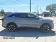 2024 Kia Sorento SX z VIN 5XYRK4JF2RG303784, wystawiony jako IAAI lot #41860346 z przebiegiem 8 978 mil mil oraz . Historia ofert i sprzedaży dostępna na DreamBid. Obrazek 14.