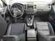 2012 Volkswagen Tiguan S с VIN WVGAV7AX1CW557510, выставлен на аукционе Copart как лот 84183995 с пробегом 200 842 миль миль и Списание • Salvage title. История ставок и продаж доступна на DreamBid. Изображение 8.