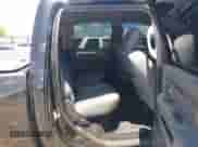 2017 Ram 1500 Big Horn z VIN 3C6RR7LT8HG633257, wystawiony jako IAAI lot #42668754 z przebiegiem 145 490 mil mil oraz . Historia ofert i sprzedaży dostępna na DreamBid. Obrazek 8.