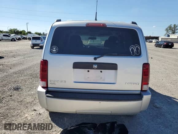 2011 Dodge Nitro Heat with VIN 1D4PT4GX2BW559679, listed as a Copart auction lot 72697324 with 140,256 mi miles and Salvage title. Bid and sale history available at DreamBid. Image 6.