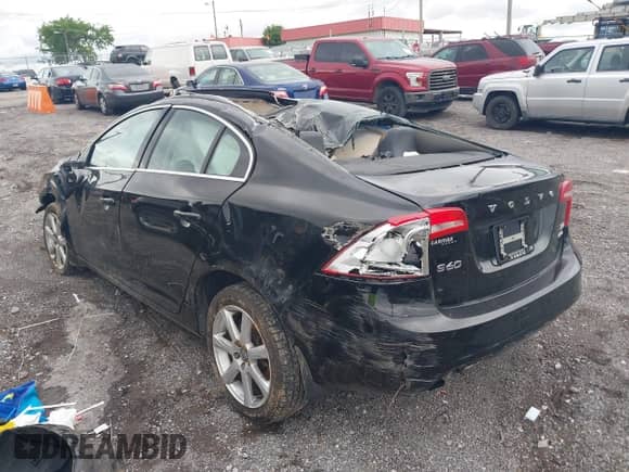 2016 Volvo S60 T5 Premier с VIN YV1612TK3G2411949, выставлен на аукционе IAAI как лот 42353357 с пробегом 152 937 миль миль и . История ставок и продаж доступна на DreamBid. Изображение 3.
