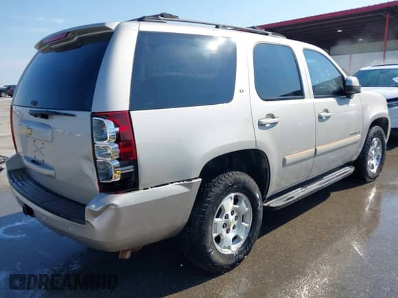 2007 Chevrolet Tahoe LT with VIN 1GNFC13J37R308904, listed as a IAAI auction lot 43021401 with 205,889 mi miles and . Bid and sale history available at DreamBid. Image 4.