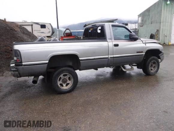 1994 Dodge 2500 with VIN 1B7KF26C8RS684267, listed as a Copart auction lot 48222705 with 175,551 mi miles and Salvage title. Bid and sale history available at DreamBid. Image 3.