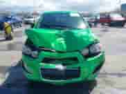 2015 Chevrolet Sonic RS z VIN 1G1JG6SB2F4170274, wystawiony jako IAAI lot #41814307 z przebiegiem 132 246 mil mil oraz . Historia ofert i sprzedaży dostępna na DreamBid. Obrazek 12.