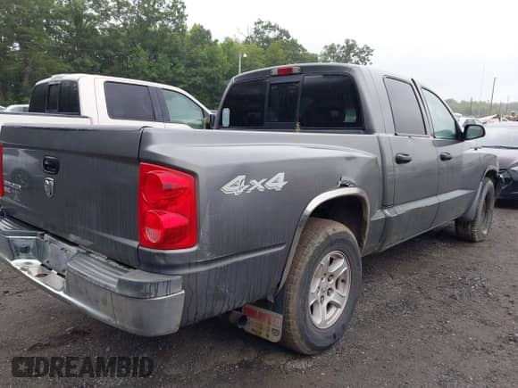 2005 Dodge Dakota SLT with VIN 1D7HW48K05S153798, listed as a IAAI auction lot 42899210 with 165,451 mi miles and . Bid and sale history available at DreamBid. Image 4.