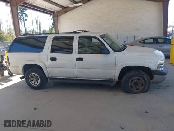 2006 Chevrolet Suburban LS z VIN 3GNGK26U46G208683, wystawiony jako IAAI lot #42730649 z przebiegiem 229 255 mil mil oraz . Historia ofert i sprzedaży dostępna na DreamBid. Obrazek 13.