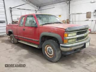 1998 Chevrolet Silverado 2500 с VIN 1GCGK29R7WE178053, выставлен на аукционе IAAI как лот 42347330 с пробегом 176 168 миль миль и . История ставок и продаж доступна на DreamBid. Изображение 1.