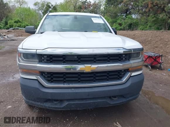 2017 Chevrolet Silverado 1500 Work Truck z VIN 1GCUKNEC0HF103956, wystawiony jako IAAI lot #42091126 z przebiegiem 67 821 mil mil oraz . Historia ofert i sprzedaży dostępna na DreamBid. Obrazek 13.