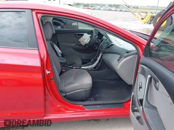 2015 Hyundai Elantra SE z VIN KMHDH4AE9FU320832, wystawiony jako IAAI lot #43132179 z przebiegiem 121 804 mil mil oraz . Historia ofert i sprzedaży dostępna na DreamBid. Obrazek 5.