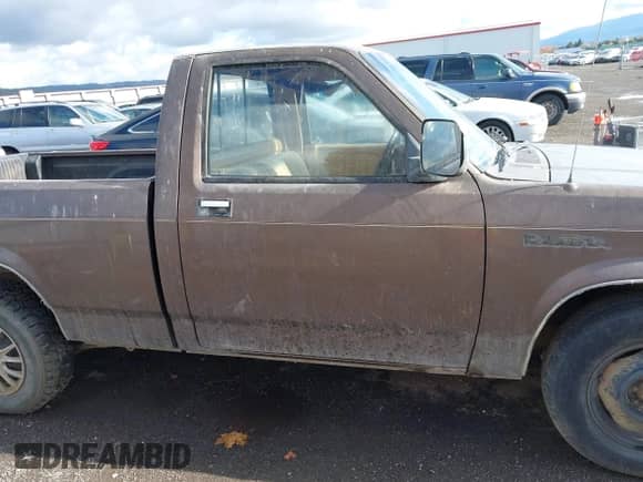 1989 Dodge Dakota SLT z VIN 1B7FL26X5KS160822, wystawiony jako IAAI lot #43544411 z przebiegiem 221 723 mil mil oraz . Historia ofert i sprzedaży dostępna na DreamBid. Obrazek 13.