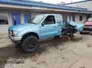 1997 Toyota Tacoma z VIN 4TAWM72NXVZ296658, wystawiony jako Copart lot #78831984 z przebiegiem 228 827 mil mil oraz Szkoda całkowita • Salvage title. Historia ofert i sprzedaży dostępna na DreamBid. Obrazek 1.