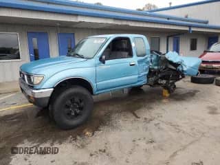 1997 Toyota Tacoma z VIN 4TAWM72NXVZ296658, wystawiony jako Copart lot #78831984 z przebiegiem 228 827 mil mil oraz Szkoda całkowita • Salvage title. Historia ofert i sprzedaży dostępna na DreamBid. Obrazek 1.