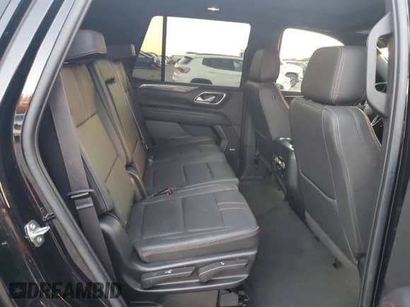 2022 Chevrolet Tahoe RST z VIN 1GNSCRKD5NR261980, wystawiony jako Copart lot #85032304 z przebiegiem 31 571 mil mil oraz Szkoda całkowita • Salvage title. Historia ofert i sprzedaży dostępna na DreamBid. Obrazek 11.