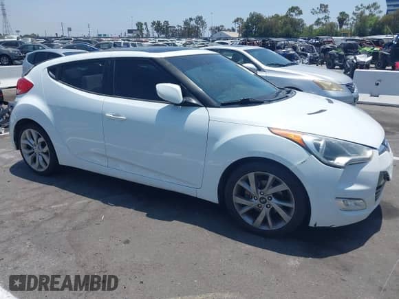 2012 Hyundai Veloster w/Black Int с VIN KMHTC6AD5CU056209, выставлен на аукционе IAAI как лот 42565571 с пробегом 137 908 миль миль и . История ставок и продаж доступна на DreamBid. Изображение 1.