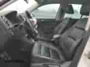 2013 Volkswagen Tiguan S z VIN WVGBV7AX0DW535519, wystawiony jako Copart lot #59439405 z przebiegiem 162 559 mil mil oraz Szkoda całkowita • Salvage title. Historia ofert i sprzedaży dostępna na DreamBid. Obrazek 7.