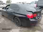 2012 BMW 3 Series 328i z VIN WBA3C1C51CF433522, wystawiony jako IAAI lot #43453900 z przebiegiem Nie podano mil oraz . Historia ofert i sprzedaży dostępna na DreamBid. Obrazek 3.