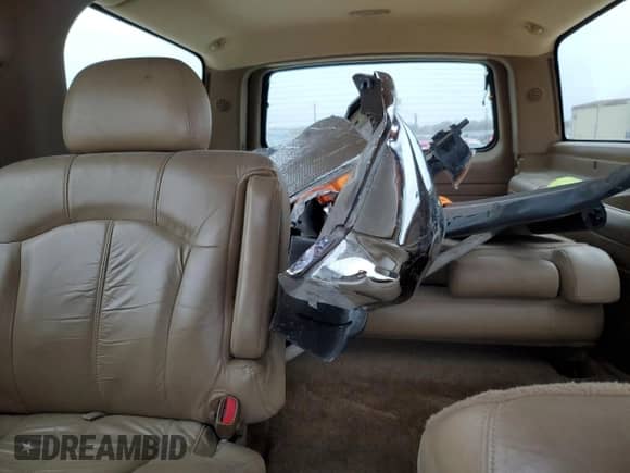 2000 Chevrolet Suburban LS с VIN 3GNEC16T5YG180711, выставлен на аукционе Copart как лот 44762755 с пробегом 176 855 миль миль и Списание • Salvage title. История ставок и продаж доступна на DreamBid. Изображение 10.