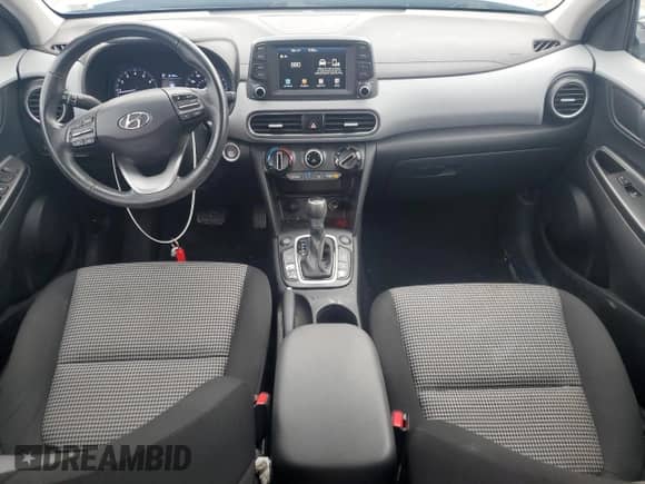 2020 Hyundai Kona SEL z VIN KM8K2CAA5LU529500, wystawiony jako Copart lot #81104635 z przebiegiem 56 952 mil mil oraz Szkoda całkowita • Salvage title. Historia ofert i sprzedaży dostępna na DreamBid. Obrazek 8.