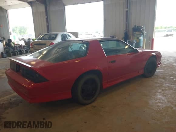 1992 Chevrolet Camaro RS с VIN 1G1FP23E7NL135628, выставлен на аукционе IAAI как лот 42503042 с пробегом 169 480 миль миль и . История ставок и продаж доступна на DreamBid. Изображение 4.