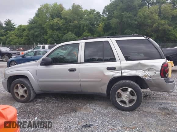 2007 Chevrolet TrailBlazer LT with VIN 1GNDT13S572208862, listed as a IAAI auction lot 42951824 with 190,873 mi miles and . Bid and sale history available at DreamBid. Image 14.