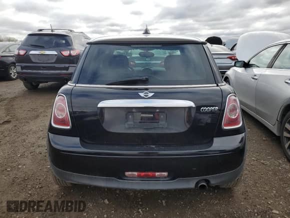 2013 MINI Hardtop with VIN WMWSU3C57DT678722, listed as a Copart auction lot 82671185 with 134,247 mi miles and Clean title. Bid and sale history available at DreamBid. Image 6.