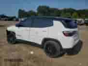 2022 Jeep Compass Altitude z VIN 3C4NJCBB9NT188076, wystawiony jako Copart lot #67362395 z przebiegiem 58 066 mil mil oraz Szkoda całkowita • Salvage title. Historia ofert i sprzedaży dostępna na DreamBid. Obrazek 2.
