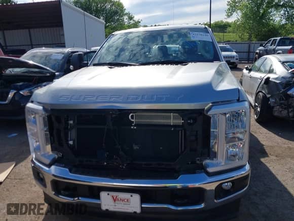 2024 Ford F-250 XL z VIN 1FT7W2BT8REE95869, wystawiony jako IAAI lot #42170240 z przebiegiem Nie podano mil oraz . Historia ofert i sprzedaży dostępna na DreamBid. Obrazek 12.