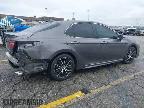 2021 Toyota Camry SE z VIN 4T1T11AK7MU616062, wystawiony jako IAAI lot #43426966 z przebiegiem 96 436 mil mil oraz . Historia ofert i sprzedaży dostępna na DreamBid. Obrazek 4.
