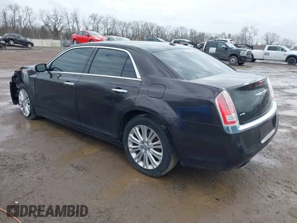 2013 Chrysler 300 C z VIN 2C3CCAKT2DH646633, wystawiony jako IAAI lot #41719487 z przebiegiem 115 363 mil mil oraz . Historia ofert i sprzedaży dostępna na DreamBid. Obrazek 3.