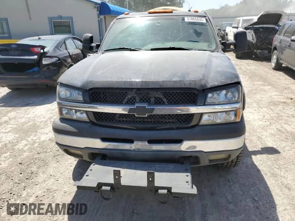 2003 Chevrolet Silverado 1500HD LS z VIN 1GCGC13U33F194292, wystawiony jako Copart lot #57865835 z przebiegiem 237 989 mil mil oraz Szkoda całkowita • Salvage title. Historia ofert i sprzedaży dostępna na DreamBid. Obrazek 5.