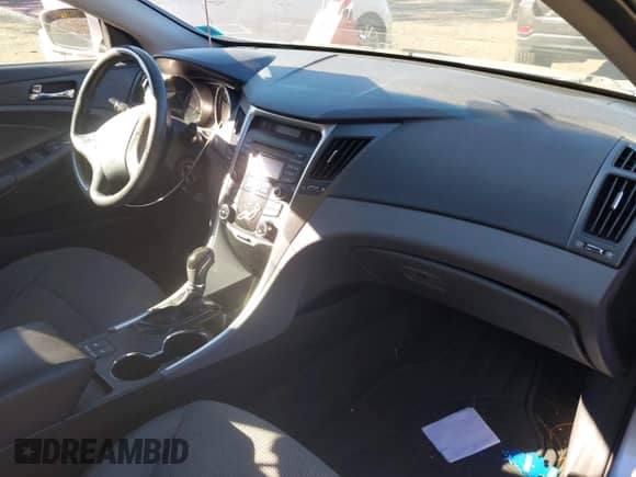 2013 Hyundai Sonata GLS z VIN 5NPEB4ACXDH725369, wystawiony jako IAAI lot #43543708 z przebiegiem 142 680 mil mil oraz . Historia ofert i sprzedaży dostępna na DreamBid. Obrazek 5.