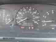 1998 Toyota Camry LE z VIN JT2BG22K5W0120831, wystawiony jako IAAI lot #43273319 z przebiegiem 197 465 mil mil oraz . Historia ofert i sprzedaży dostępna na DreamBid. Obrazek 7.