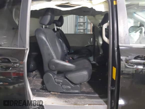 2011 Toyota Sienna SE with VIN 5TDXK3DCXBS067929, listed as a IAAI auction lot 41552044 with 203,697 mi miles and . Bid and sale history available at DreamBid. Image 8.