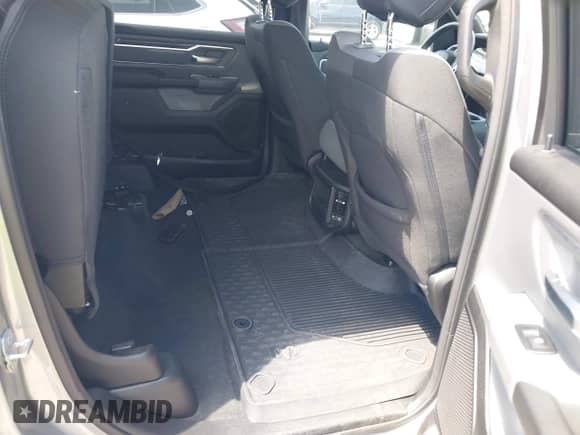 2023 Ram 1500 Big Horn z VIN 1C6RREFG9PN604147, wystawiony jako IAAI lot #42806895 z przebiegiem 32 502 mil mil oraz . Historia ofert i sprzedaży dostępna na DreamBid. Obrazek 8.