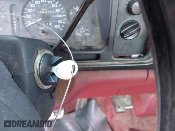 1994 Dodge 1500 z VIN 3B7HC16Y5RM562712, wystawiony jako IAAI lot #42156039 z przebiegiem 139 378 mil mil oraz . Historia ofert i sprzedaży dostępna na DreamBid. Obrazek 11.