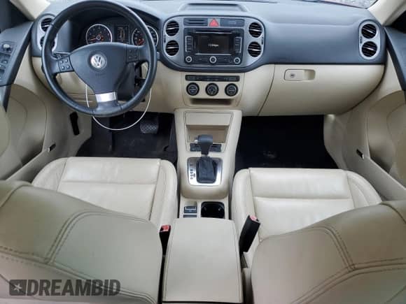 2010 Volkswagen Tiguan SE с VIN WVGBV7AX2AW000641, выставлен на аукционе Copart как лот 65805665 с пробегом 134 584 миль миль и Списание • Salvage title. История ставок и продаж доступна на DreamBid. Изображение 8.