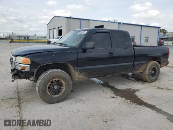 2003 GMC Sierra 1500 SLE with VIN 2GTEC19V631282929, listed as a Copart auction lot 60904395 with 193,022 mi miles and Salvage title. Bid and sale history available at DreamBid. Image 1.
