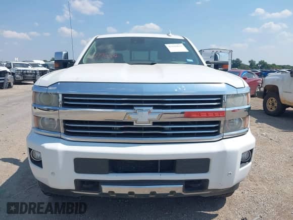 2015 Chevrolet Silverado 2500HD High Country z VIN 1GC1KXE8XFF592342, wystawiony jako IAAI lot #43199637 z przebiegiem 239 985 mil mil oraz . Historia ofert i sprzedaży dostępna na DreamBid. Obrazek 12.