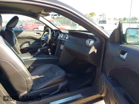 2007 Ford Mustang GT Deluxe с VIN 1ZVFT82H175320750, выставлен на аукционе IAAI как лот 43484852 с пробегом 104 474 миль миль и . История ставок и продаж доступна на DreamBid. Изображение 5.