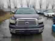 2010 Toyota Tundra Limited z VIN 5TFHY5F17AX144971, wystawiony jako Copart lot #45795615 z przebiegiem 228 690 mil mil oraz Czysty tytuł • Clean title. Historia ofert i sprzedaży dostępna na DreamBid. Obrazek 5.