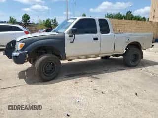 2000 Toyota Tacoma PreRunner z VIN 4TASM92N9YZ586193, wystawiony jako Copart lot #66715485 z przebiegiem 350 056 mil mil oraz Szkoda całkowita • Salvage title. Historia ofert i sprzedaży dostępna na DreamBid. Obrazek 1.