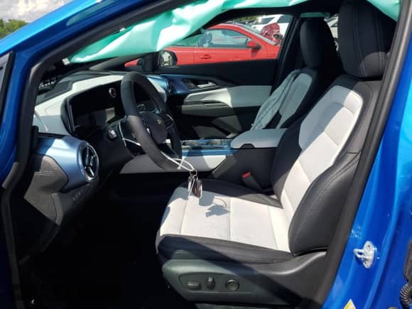 2025 Chevrolet Equinox EV LT z VIN 3GN7DLRP7SS125830, wystawiony jako Copart lot #58748935 z przebiegiem 3 394 mil mil oraz Szkoda całkowita • Salvage title. Historia ofert i sprzedaży dostępna na DreamBid. Obrazek 7.