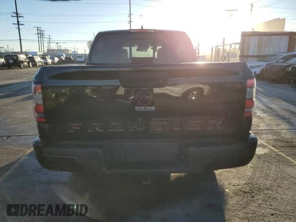 2023 Nissan Frontier SV z VIN 1N6ED1EK8PN654622, wystawiony jako Copart lot #87098225 z przebiegiem 33 969 mil mil oraz Szkoda całkowita • Salvage title. Historia ofert i sprzedaży dostępna na DreamBid. Obrazek 6.