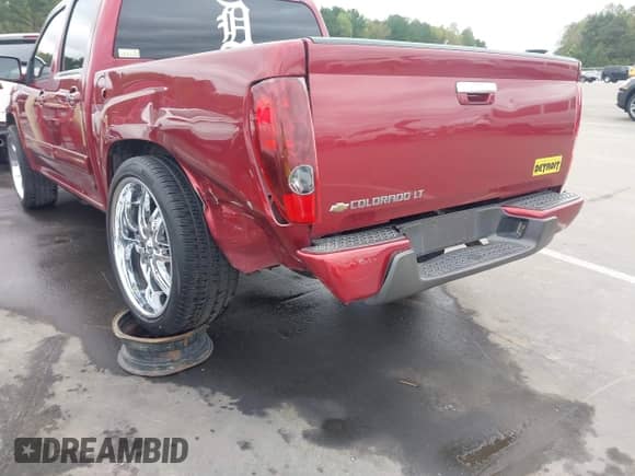 2010 Chevrolet Colorado 1LT z VIN 1GCDSCDE3A8131137, wystawiony jako IAAI lot #43435078 z przebiegiem 181 467 mil mil oraz . Historia ofert i sprzedaży dostępna na DreamBid. Obrazek 17.