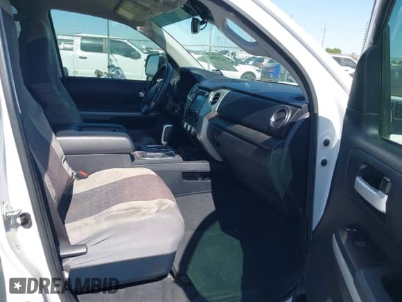 2018 Toyota Tundra SR с VIN 5TFUW5F18JX747478, выставлен на аукционе IAAI как лот 42315962 с пробегом 72 271 миль миль и . История ставок и продаж доступна на DreamBid. Изображение 5.