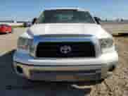 2008 Toyota Tundra z VIN 5TFDV54198X056458, wystawiony jako Copart lot #70442855 z przebiegiem 179 429 mil mil oraz Szkoda całkowita • Salvage title. Historia ofert i sprzedaży dostępna na DreamBid. Obrazek 5.