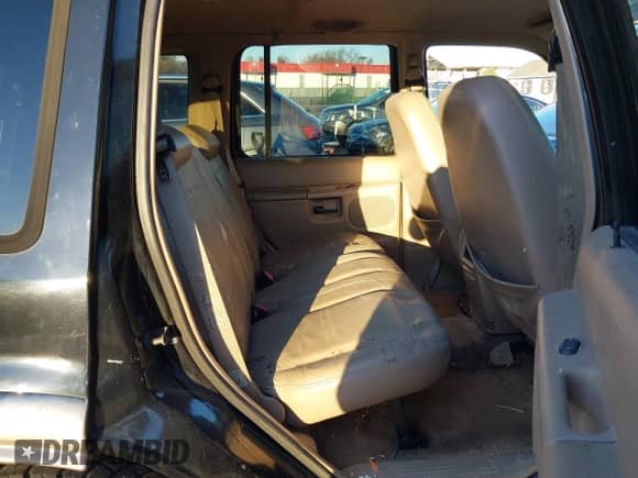 2000 Ford Explorer Eddie Bauer z VIN 1FMZU64E0YZB37690, wystawiony jako IAAI lot #41588446 z przebiegiem 184 471 mil mil oraz . Historia ofert i sprzedaży dostępna na DreamBid. Obrazek 8.