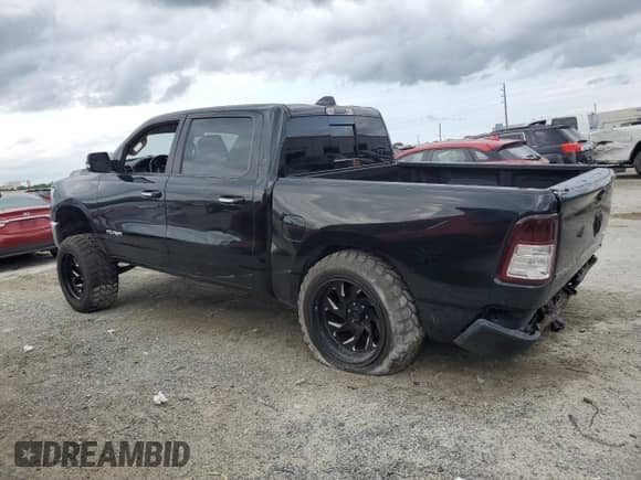 2020 Ram 1500 Big Horn z VIN 1C6SRFFT7LN172284, wystawiony jako Copart lot #70906525 z przebiegiem 88 187 mil mil oraz Nie do naprawy • Non repairable. Historia ofert i sprzedaży dostępna na DreamBid. Obrazek 2.